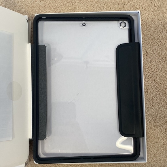 OUTERBOX IPad Series Symmetry 360 Cover - 8th generation - Picture 9 of 12